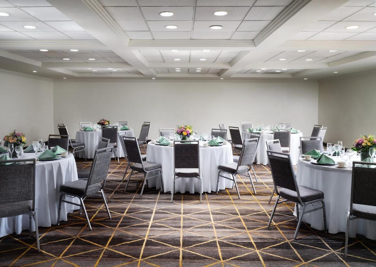 Holiday Inn Boston - Dedham Hotel & Conference Center By Ihg Exterior photo