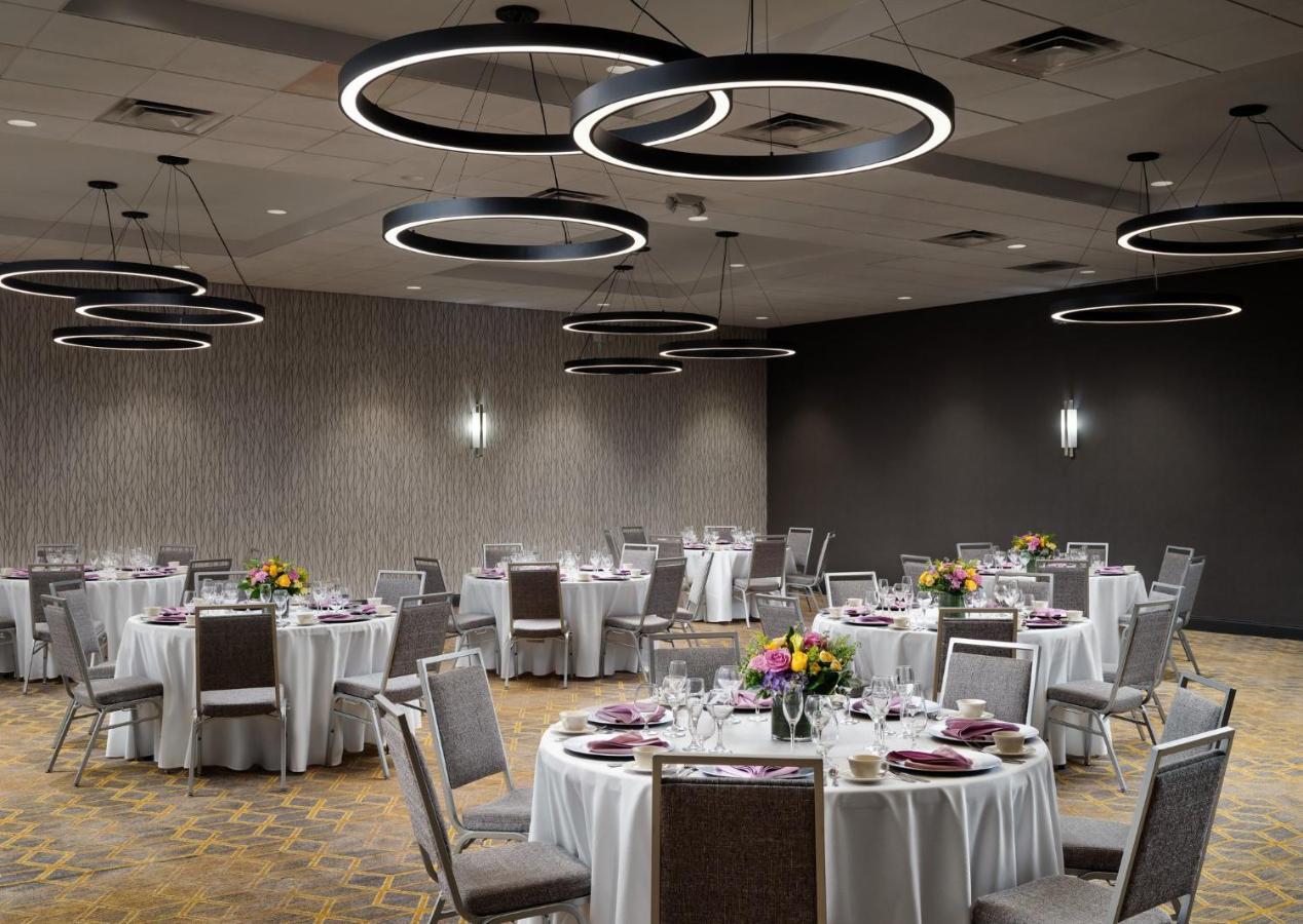 Holiday Inn Boston - Dedham Hotel & Conference Center By Ihg Exterior photo