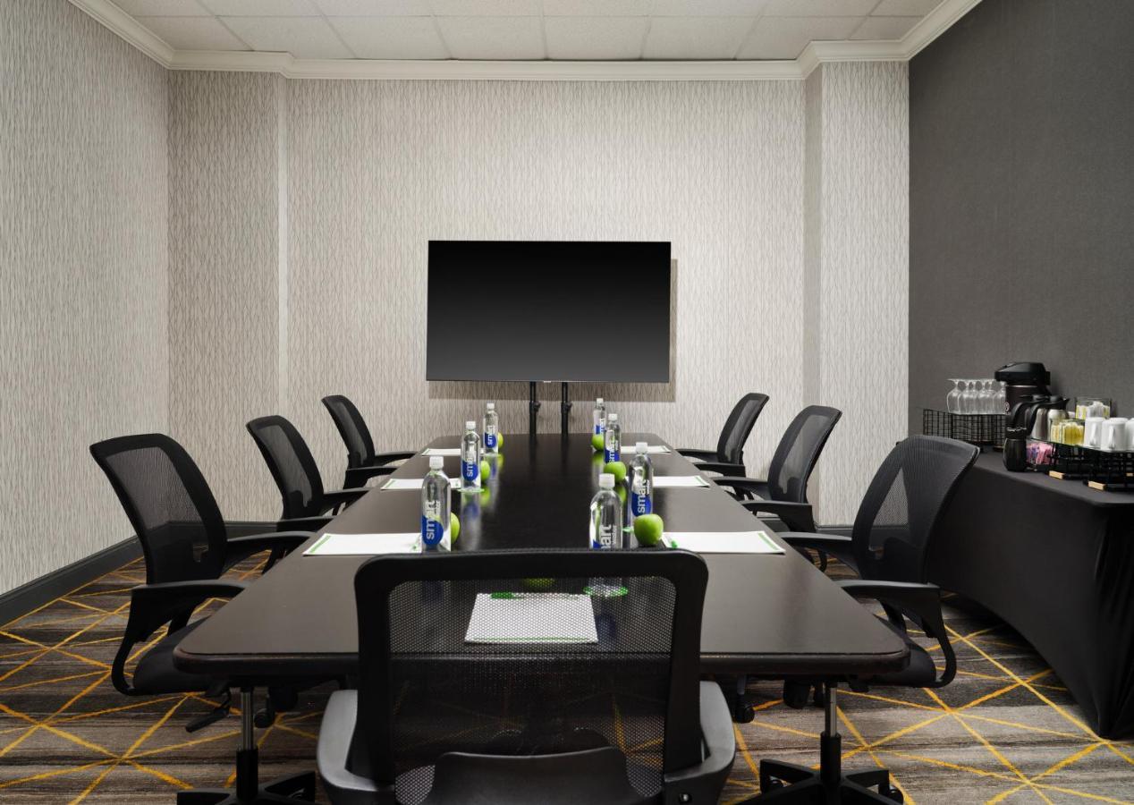 Holiday Inn Boston - Dedham Hotel & Conference Center By Ihg Exterior photo