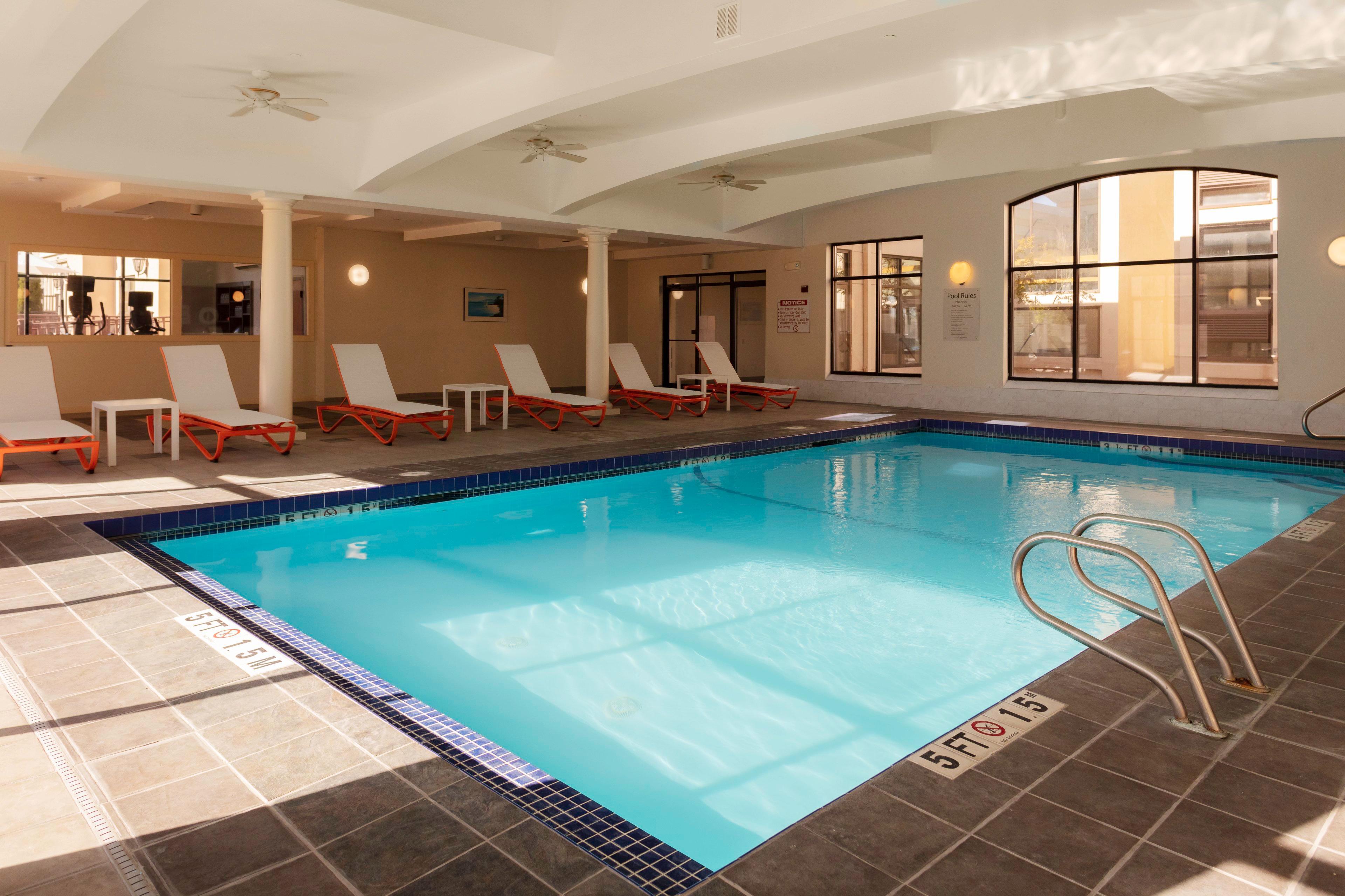 Holiday Inn Boston - Dedham Hotel & Conference Center By Ihg Exterior photo